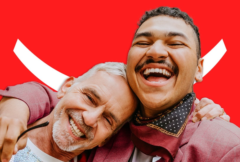 par som har det gøy og viser frem smilene sine